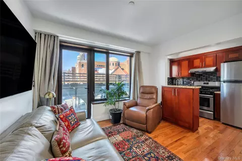 30-63 31st St #301, New York, NY 11102