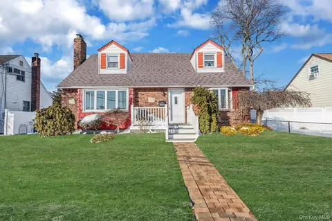 3589 Naomi Pl, Seaford, NY 11783
