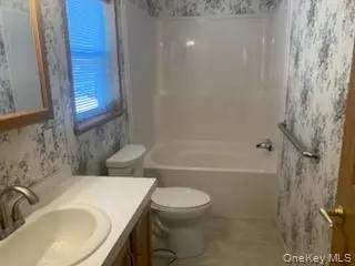 1661 Old Country Rd, Riverhead, NY 11901 photo 9