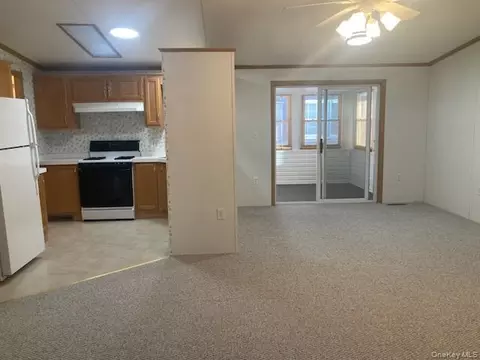1661 Old Country Rd, Riverhead, NY 11901 photo 4
