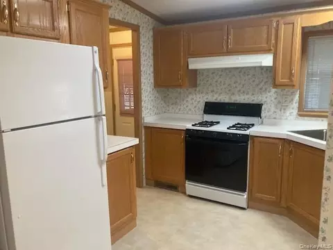 1661 Old Country Rd, Riverhead, NY 11901 photo 5