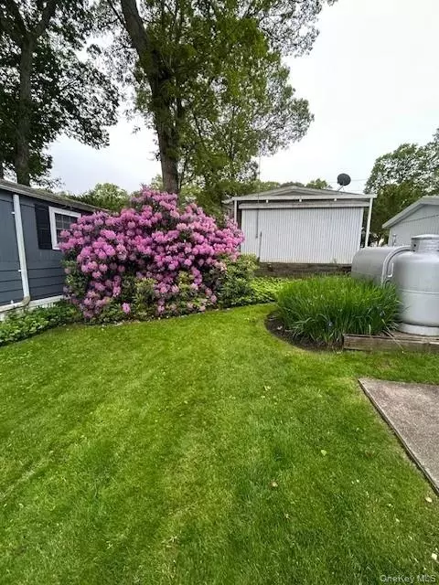 1661 Old Country Rd, Riverhead, NY 11901 photo 3