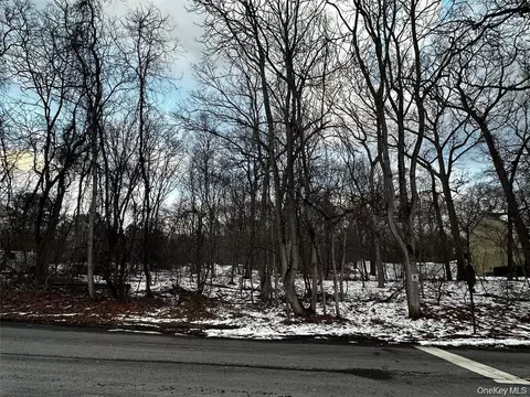 W Bartlett Road, Brookhaven, NY 11953