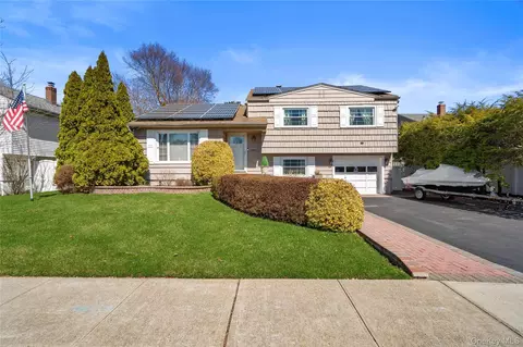 34 Glenbrook Rd, Hicksville, NY 11801