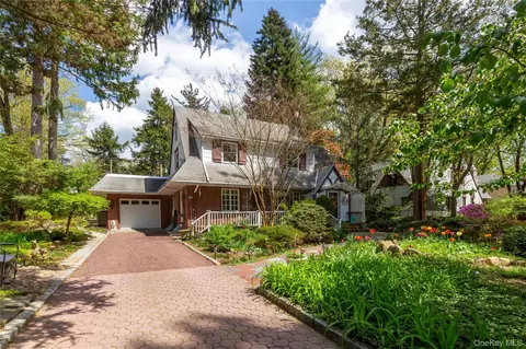 200 Myrtle Dr, North Hempstead, NY 11021