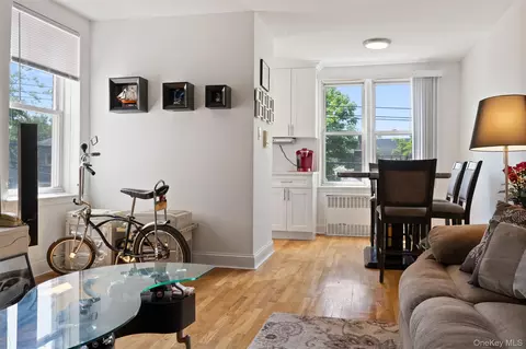 205 E 238th St #2C, New York, NY 10470