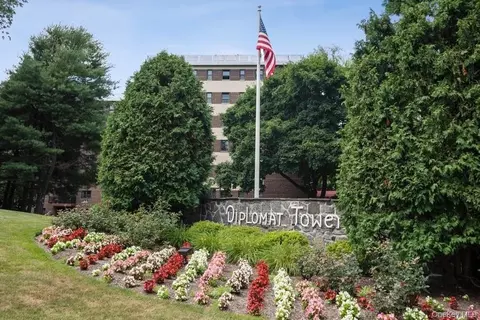 100 Diplomat Dr #5H, Mount Kisco, NY 10549