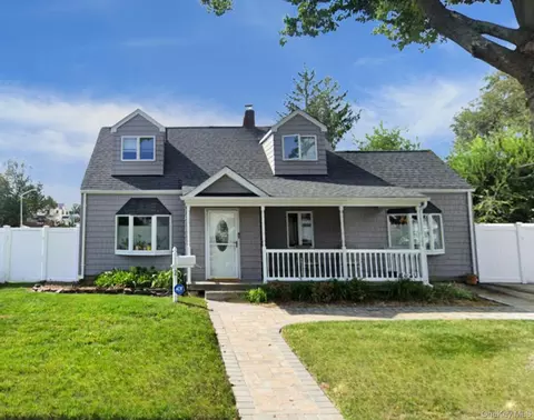 2 Violet Ln, Levittown, NY 11756