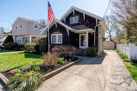 560 Stowe Ave, Baldwin, NY 11510
