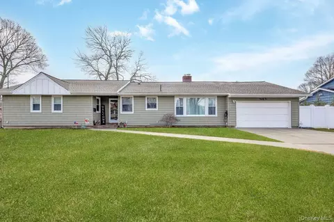 22 Wiggins St, Patchogue, NY 11772 photo 1