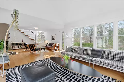 54 Gardiner Dr, Amagansett, NY 11930