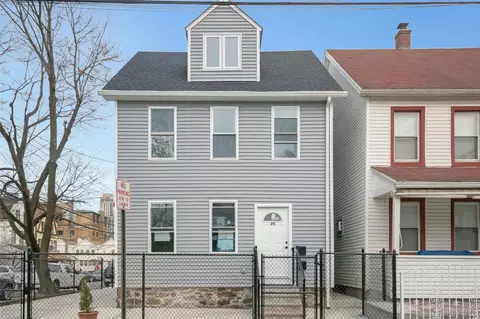 25 Walnut St, New Rochelle, NY 10801