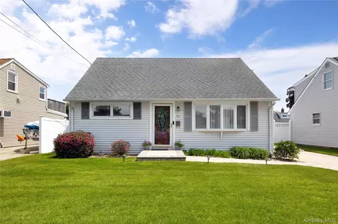 161 Division Ave, Massapequa, NY 11758