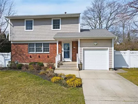 131 Sterling St, Port Jefferson Station, NY 11776