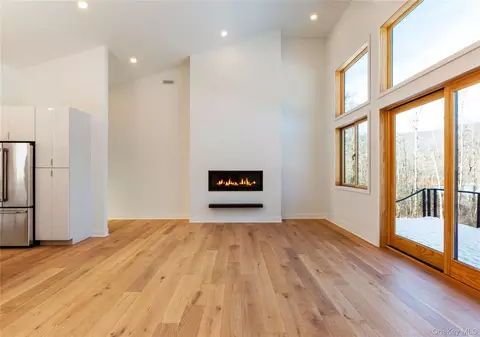 Living - 513 Myrtle Ave, Wallkill, NY 12589 photo 2 of 6