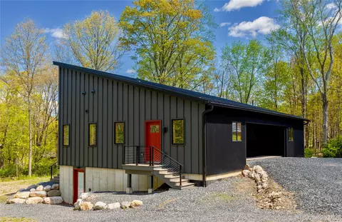 Exterior - 513 Myrtle Ave, Wallkill, NY 12589 photo 5 of 13