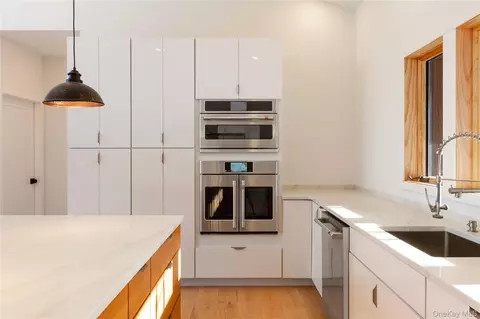 Kitchen - 513 Myrtle Ave, Wallkill, NY 12589 photo 5 of 6