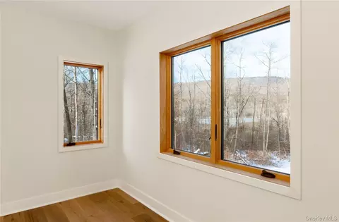 Bedroom - 513 Myrtle Ave, Wallkill, NY 12589 photo 5 of 5