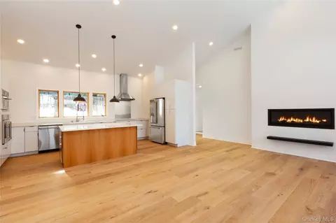Living - 513 Myrtle Ave, Wallkill, NY 12589 photo 6 of 6
