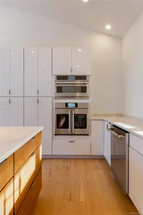Kitchen - 513 Myrtle Ave, Wallkill, NY 12589 photo 4 of 6