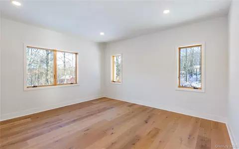 Bedroom - 513 Myrtle Ave, Wallkill, NY 12589 photo 2 of 5