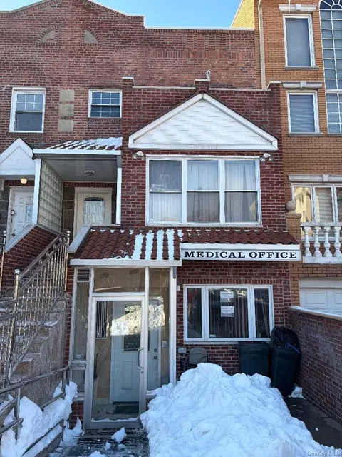 3014 31st Ave, Astoria, NY 11106