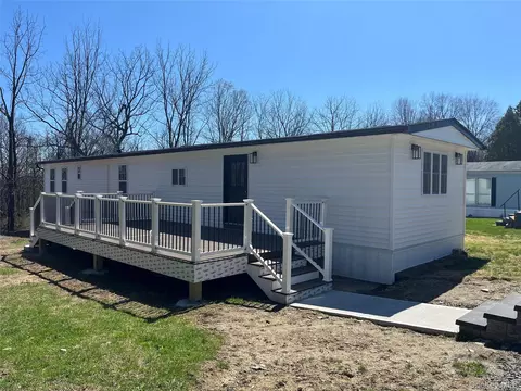 1 Walnut Park Ln, Milton, NY 12547