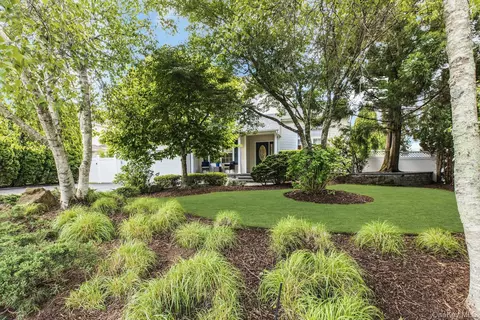 10 Shady View Xing, Manorville, NY 11949