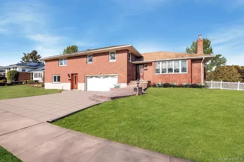 780 Regent Dr, Westbury, NY 11590