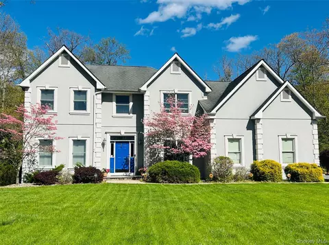 43 Greenwich Ave, Central Valley, NY 10917