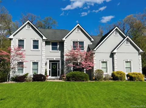 43 Greenwich Ave, Central Valley, NY 10917