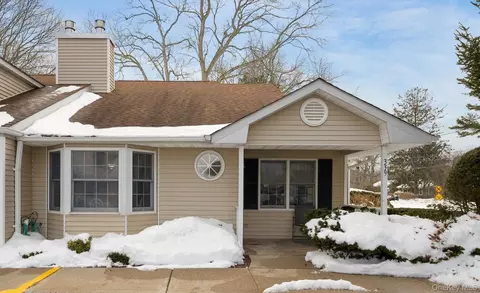 339 Oakwood Ave, Bayport, NY 11705