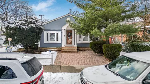 12866 238th St, New York, NY 11422