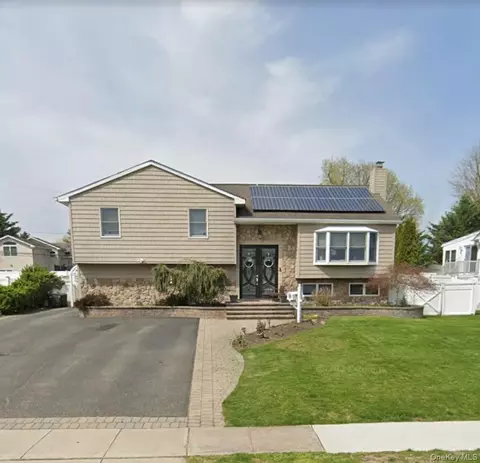 46 Harvest Ln, Commack, NY 11725