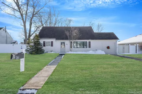 90 Winchester Dr, Lindenhurst, NY 11757