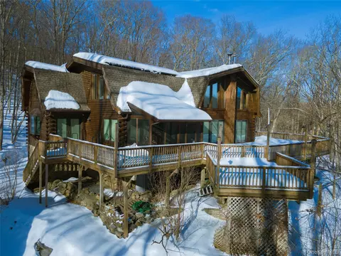 1644 Lakes Rd, Monroe, NY 10950