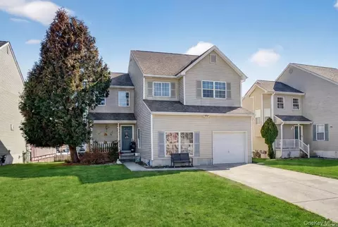 25 Woodfield Dr, Washingtonville, NY 10992