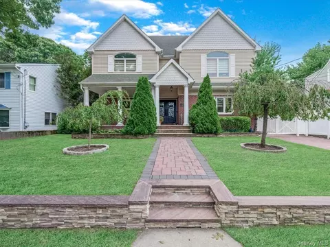 575 Hawthorne St, West Hempstead, NY 11552