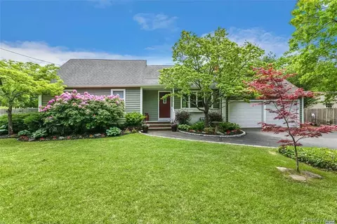 219 Pond Rd, Bohemia, NY 11716