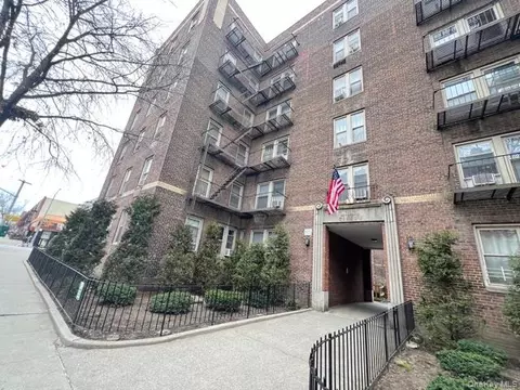 48-25 43rd St #3F, Woodside, NY 11377