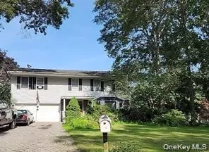 42 Maple Glen Ln, Nesconset, NY 11767