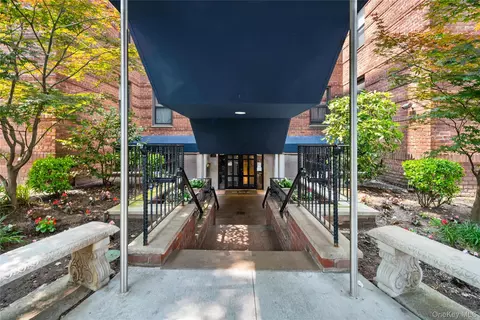 302 96th St #1P, Brooklyn, NY 11209
