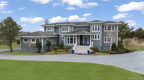 14 S Country Rd, Westhampton, NY 11977