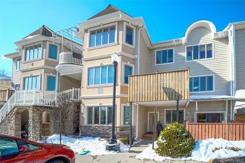 4 Rose Garden Way #102, Ramapo, NY 10952