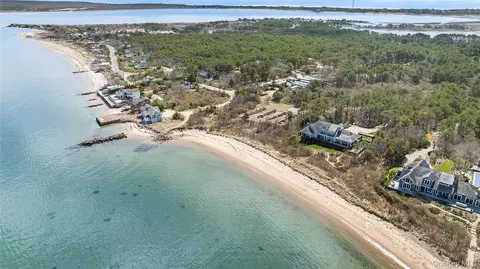623 Lazy Point Rd, East Hampton, NY 11930