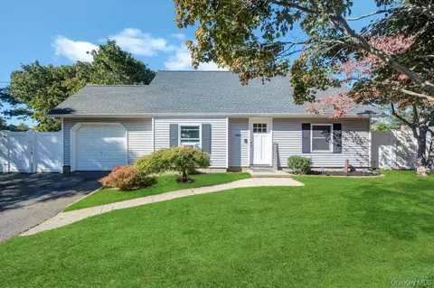 382 Boyle Rd, Selden, NY 11784