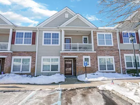 170 Southampton Dr, Massapequa, NY 11758