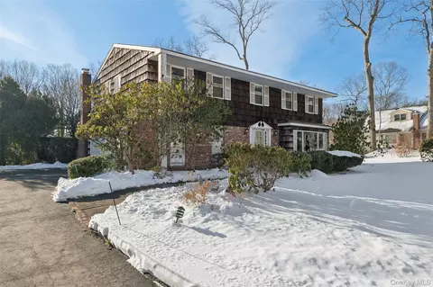 10 Sarah Dr, Dix Hills, NY 11746