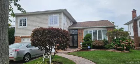739 Bonnie Dr, Baldwin, NY 11510