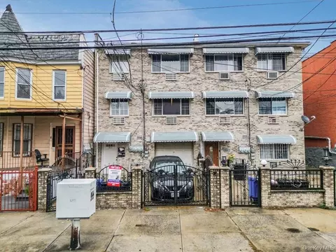 931 E 216th St, New York, NY 10469